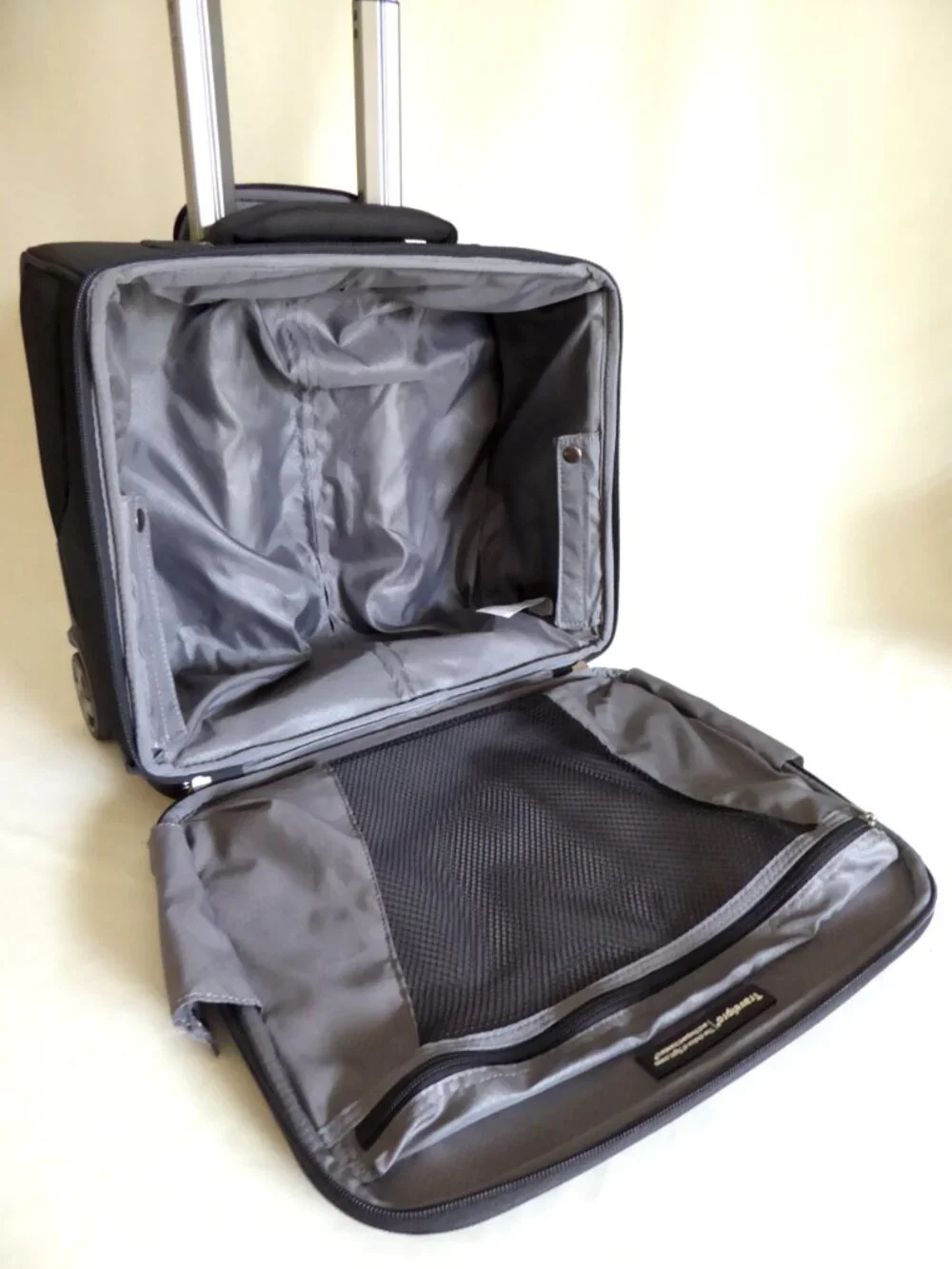 NEW TRAVELPRO MAX LITE 4 ROLLING TOTE TRAVEL CARRY ON BLACK SUITCASE